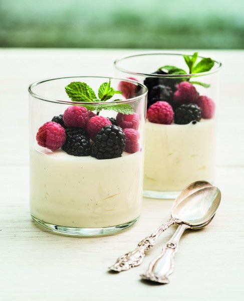 Topfen-Sauerrahm-Creme mit Früchten