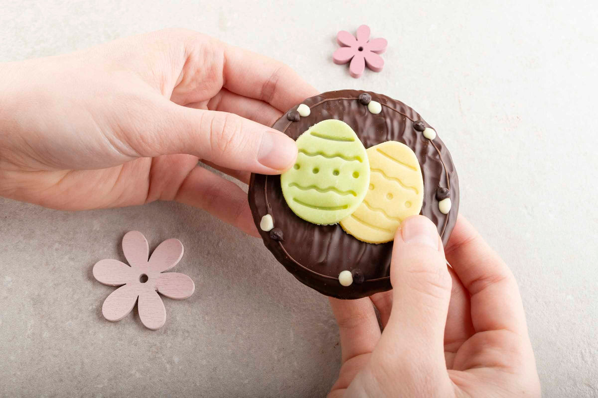 Osterkeks mit Schokolade überzogen  2